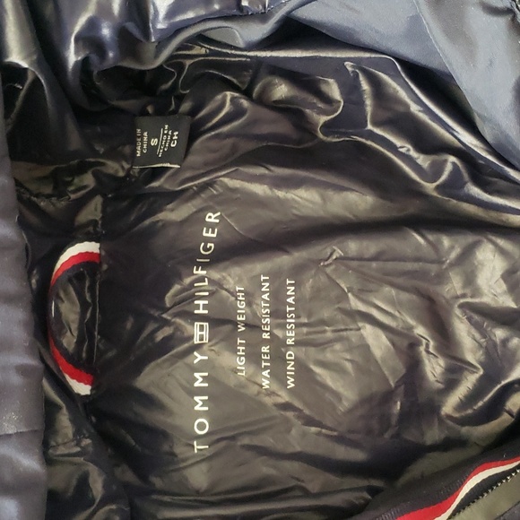 Tommy Hilfiger Men's Midnight Two-Tone Matte & Shiny Puffer Hooded Jacket - Picture 2 of 2